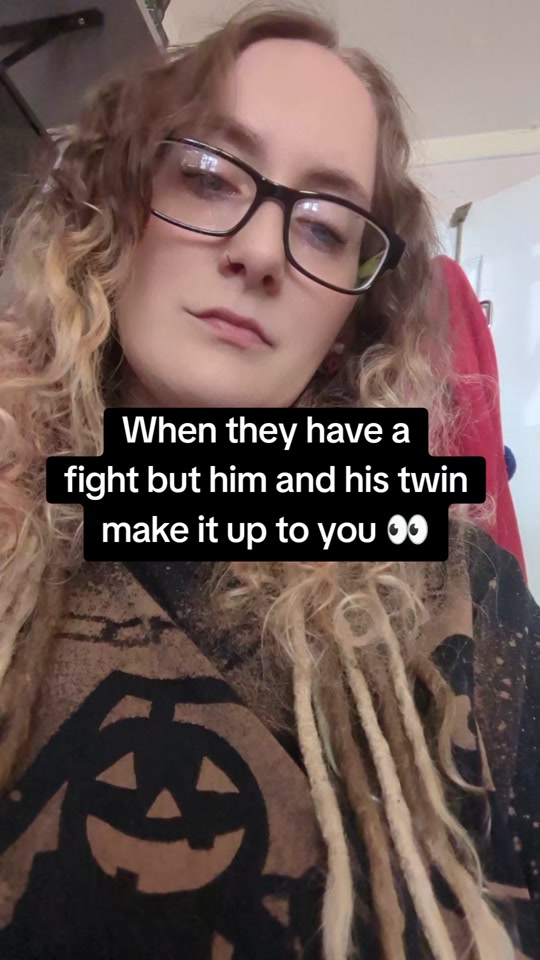 tiklocker_Twin sandwiches are my favorite kind 🥵  #bookscenarios #whychoose #sp....mp4