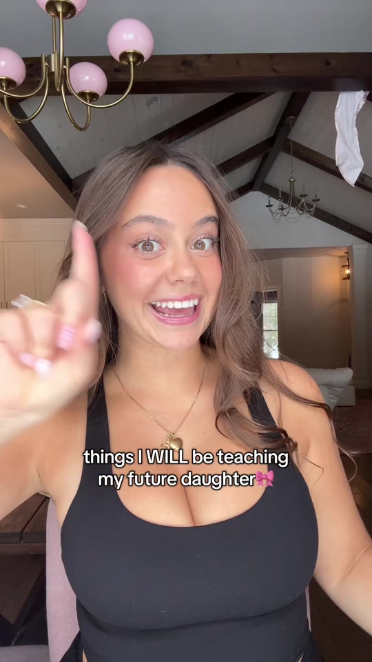 tiklocker_she will be a girls girl🧁🧁🧁 #girls #trend #momrules #relatable .mp4